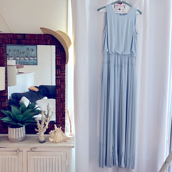 BCBG runway collection. Size 4 worn once and dry cleaned. Gorgeous piece. - Picture 5 of 12